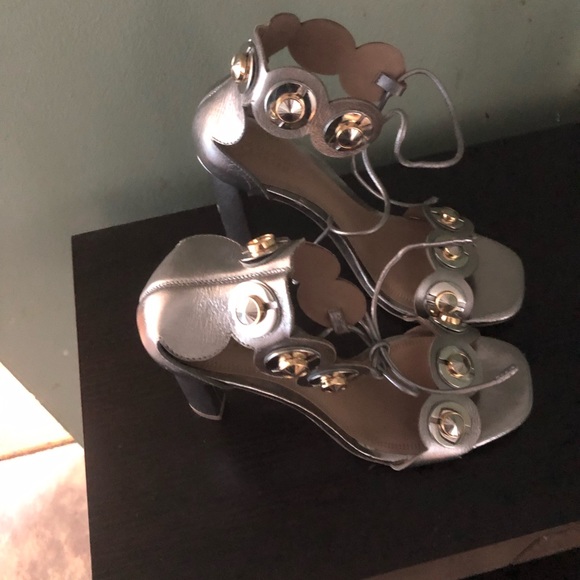 Shoe - Picture 3 of 5